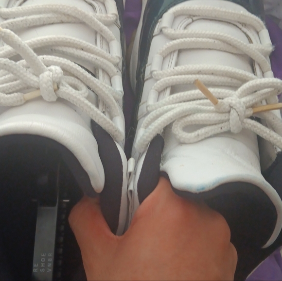 Emerald jordan 11 iridescent - Picture 4 of 11